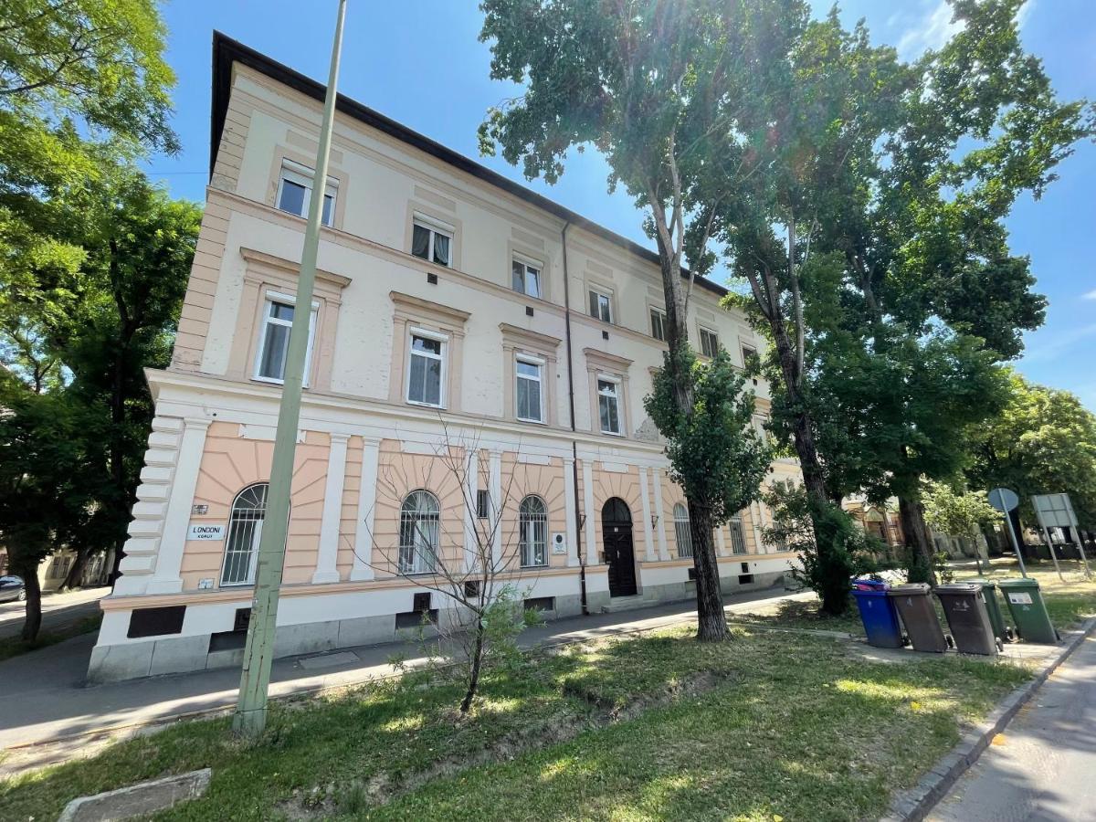 Fullmoon Apartments 2 Сегед Екстериор снимка