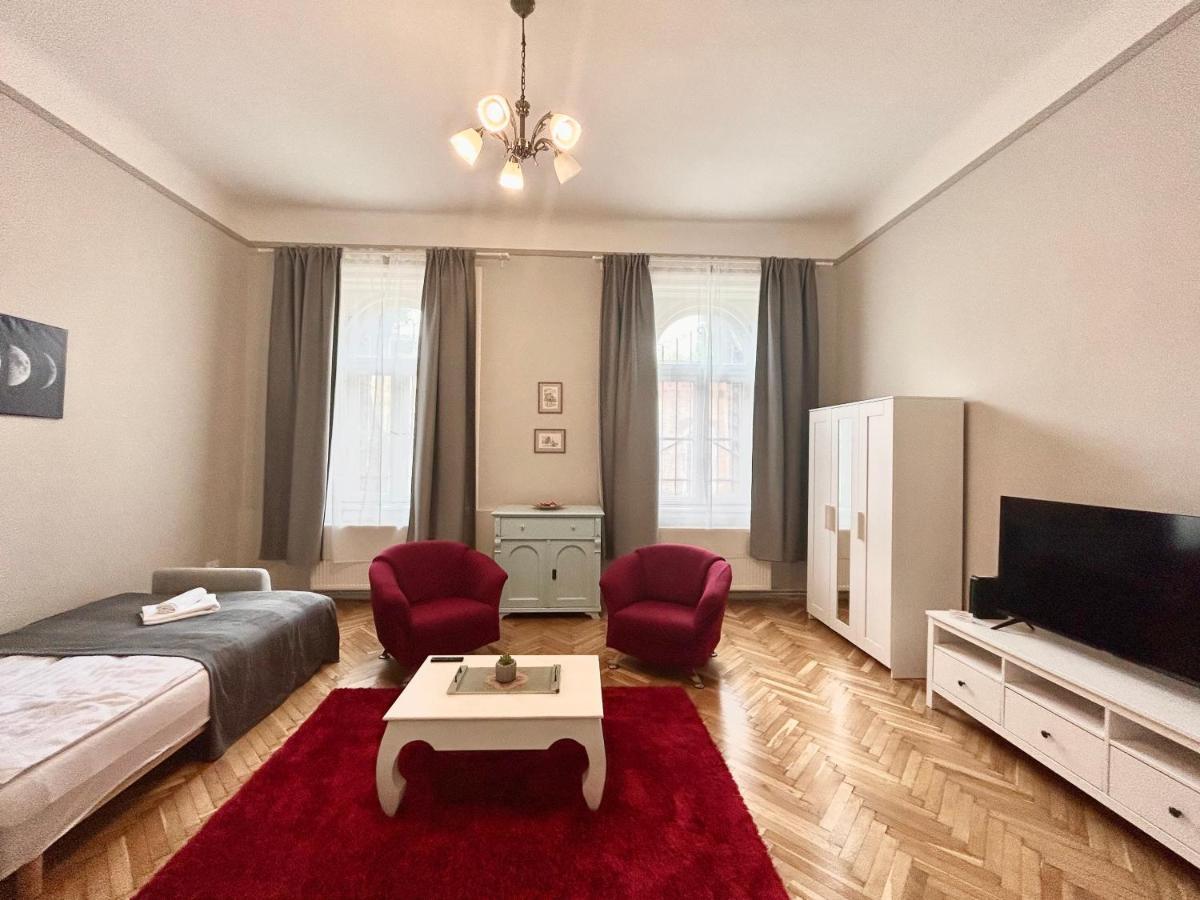Fullmoon Apartments 2 Сегед Екстериор снимка